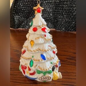 Avon holiday tree decor or ornament in excellent condition.